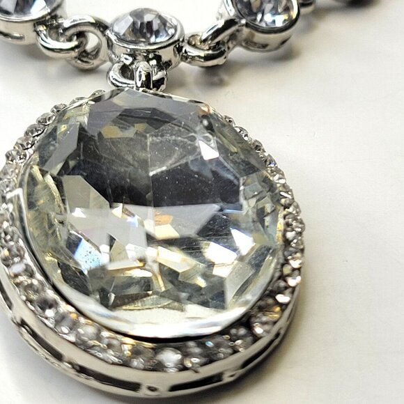 Oval Crystal Fashion Pendant Necklace - Picture 8 of 9